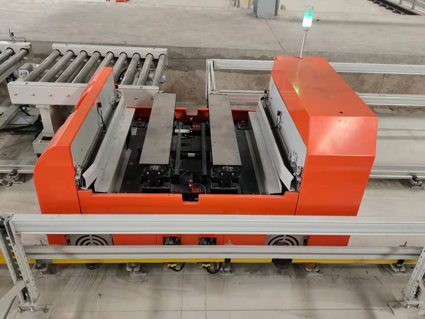 R1系列500kg級貨叉式RGV穿梭車